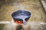 生铁锅(为什么越来越多的人选择生铁锅？)